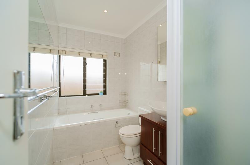 To Let 3 Bedroom Property for Rent in Meadowridge Western Cape
